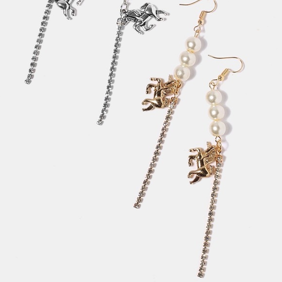 NWT Unicorn Pearl Dangle Earrings Gold 🦄 - Picture 3 of 8